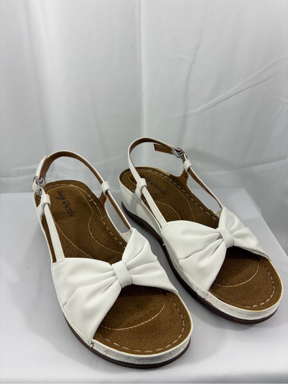 NWT Easy Street Women’s Size 7.5W White Bow Slingback Sandals